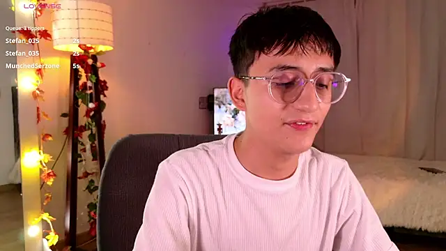 Snapshot of Mr_evan1 chatting on 02/18/25, 01:44 Mr evan1 online show from 02/18/25, 01:44