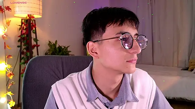 Snapshot of Mr_evan1 chatting on 03/10/25, 02:05 Mr evan1 online show from 03/10/25, 02:05