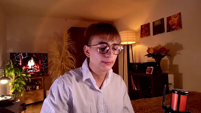 Snapshot of Mr_evan1 chatting on 09/12/25, 12:49 Mr evan1 online show from 09/12/25, 12:49
