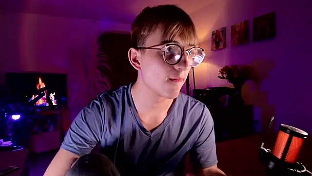 Snapshot of Mr_evan1 chatting on 09/18/25, 03:25 Mr evan1 online show from 09/18/25, 03:25