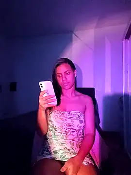 Snapshot of Bella_Anjoss chatting on 12/07/24, 02:09 Bella Anjoss online show from 12/07/24, 02:09