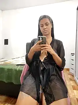 Snapshot of Bella_Anjoss chatting on 01/04/25, 06:30 Bella Anjoss online show from 01/04/25, 06:30