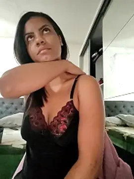 Snapshot of Bella_Anjoss chatting on 01/07/25, 10:22 Bella Anjoss online show from 01/07/25, 10:22