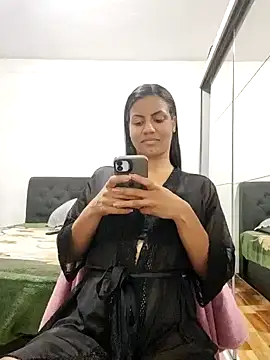 Snapshot of Bella_Anjoss chatting on 01/08/25, 12:17 Bella Anjoss online show from 01/08/25, 12:17