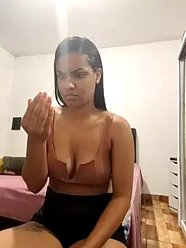 Snapshot of Bella_Anjoss chatting on 01/15/25, 10:13 Bella Anjoss online show from 01/15/25, 10:13