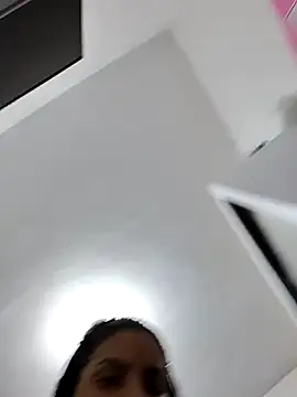 Snapshot of Bella_Anjoss chatting on 02/01/25, 02:05 Bella Anjoss online show from 02/01/25, 02:05
