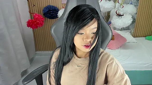 Lili 16 online show from 09/15/25, 11:10