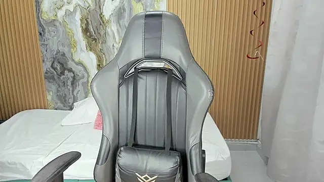 Lili 16 online show from 11/15/25, 11:07