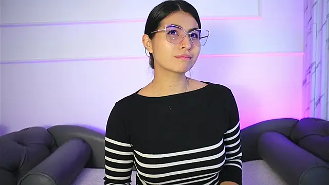 Snapshot of ShelleyMorell chatting on 01/06/25, 12:24 ShelleyMorell online show from 01/06/25, 12:24