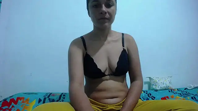 Snapshot of GiveLove1 chatting on 01/05/25, 12:53 GiveLove1 online show from 01/05/25, 12:53