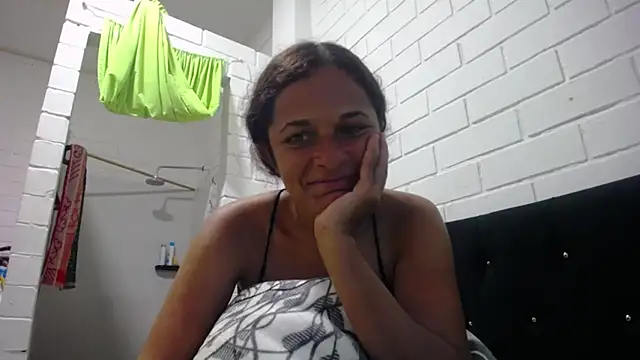 Snapshot of GiveLove1 chatting on 03/13/25, 10:10 GiveLove1 online show from 03/13/25, 10:10