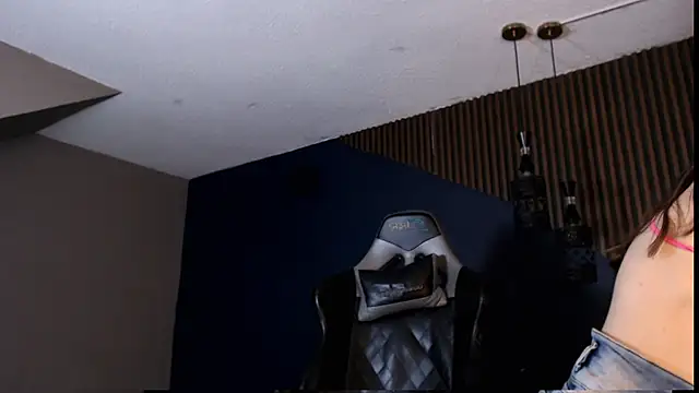 Snapshot of CharlotteMuller chatting on 10/05/25, 08:18 CharlotteMuller online show from 10/05/25, 08:18