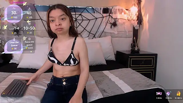 Snapshot of CharlotteMuller chatting on 10/10/25, 08:30 CharlotteMuller online show from 10/10/25, 08:30