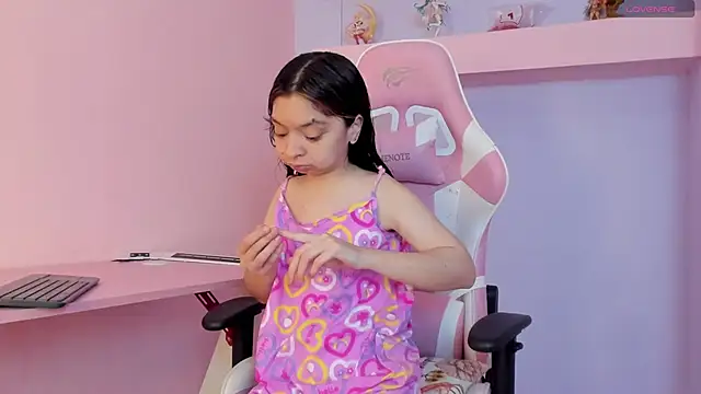 Snapshot of CharlotteMuller chatting on 10/14/25, 07:58 CharlotteMuller online show from 10/14/25, 07:58