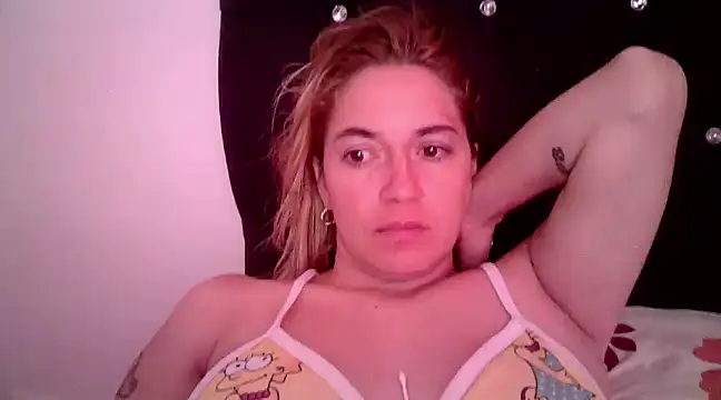 Snapshot of Izury_Blondee chatting on 12/08/24, 11:57 Izury Blondee online show from 12/08/24, 11:57