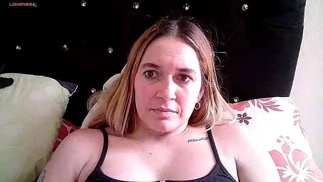 Snapshot of Izury_Blondee chatting on 02/20/25, 03:19 Izury Blondee online show from 02/20/25, 03:19