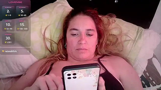Snapshot of Izury_Blondee chatting on 02/25/25, 02:00 Izury Blondee online show from 02/25/25, 02:00