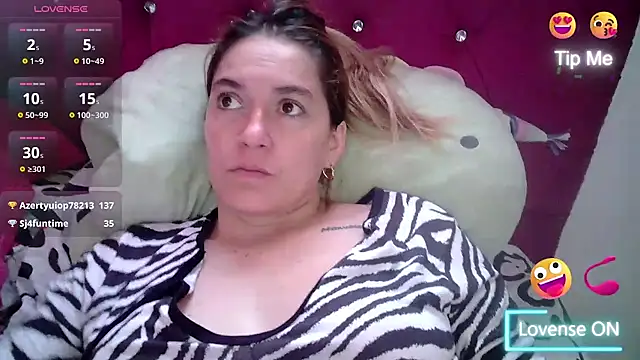 Snapshot of Izury_Blondee chatting on 02/28/25, 11:25 Izury Blondee online show from 02/28/25, 11:25