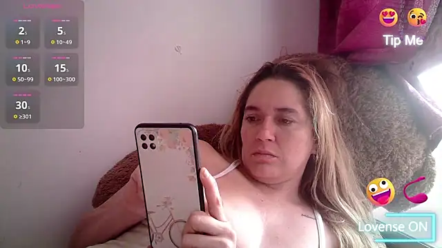 Snapshot of Izury_Blondee chatting on 03/01/25, 02:55 Izury Blondee online show from 03/01/25, 02:55