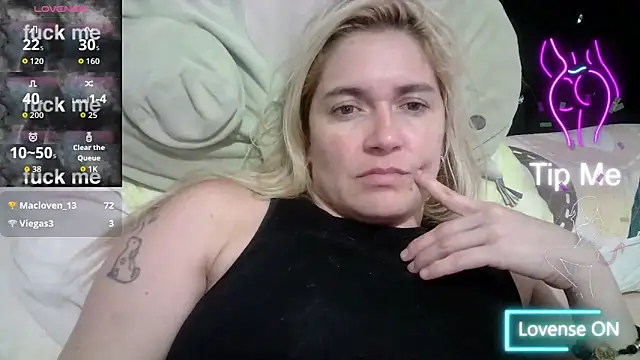 Izury Blondee online show from 11/10/25, 10:42