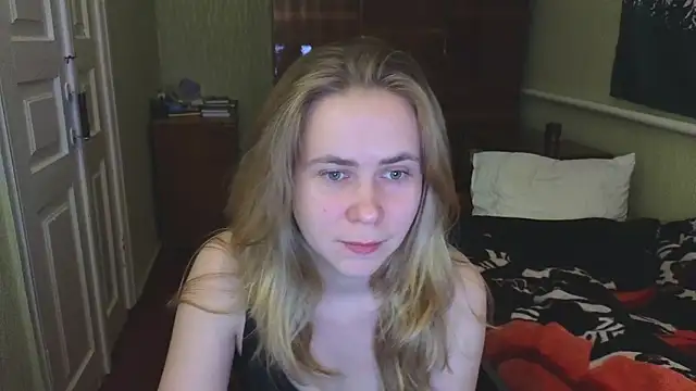 Snapshot of Riley_Roo chatting on 12/11/24, 05:26 Riley Roo online show from 12/11/24, 05:26
