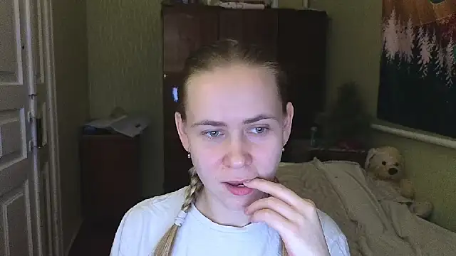 Snapshot of Riley_Roo chatting on 01/09/25, 05:43 Riley Roo online show from 01/09/25, 05:43