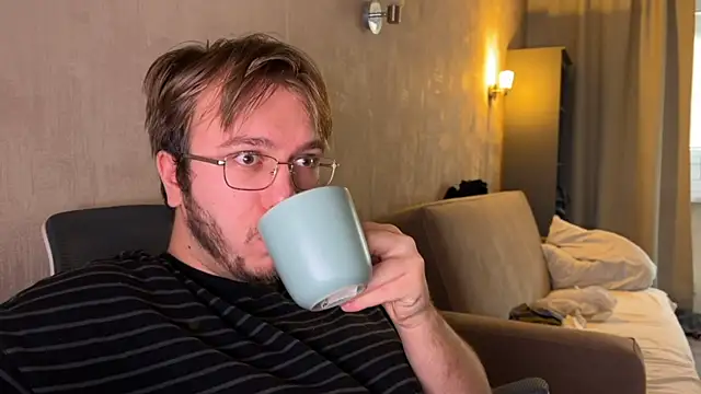 kiopiggy online show from 11/04/25, 06:45