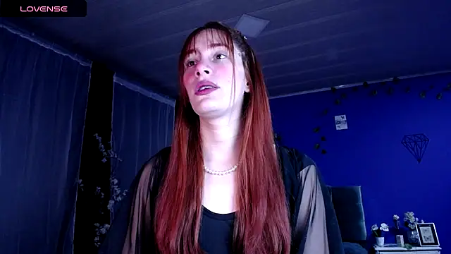 Snapshot of IsaBaileys_ chatting on 11/15/25, 11:10 IsaBaileys online show from 11/15/25, 11:10