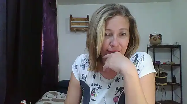 Snapshot of charlott_ponce chatting on 12/20/24, 11:58 charlott ponce online show from 12/20/24, 11:58