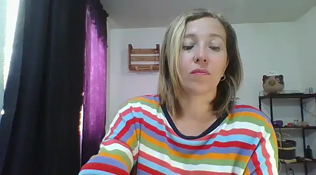 Snapshot of charlott_ponce chatting on 12/23/24, 07:20 charlott ponce online show from 12/23/24, 07:20