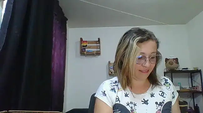 Snapshot of charlott_ponce chatting on 01/18/25, 12:02 charlott ponce online show from 01/18/25, 12:02