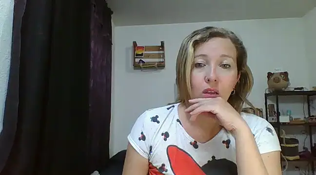 Snapshot of charlott_ponce chatting on 01/21/25, 12:36 charlott ponce online show from 01/21/25, 12:36