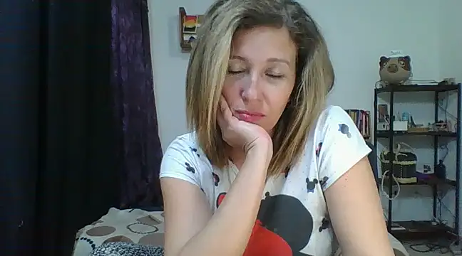 Snapshot of charlott_ponce chatting on 01/24/25, 05:10 charlott ponce online show from 01/24/25, 05:10