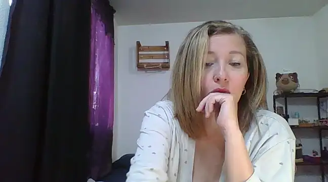 Snapshot of charlott_ponce chatting on 01/28/25, 05:46 charlott ponce online show from 01/28/25, 05:46
