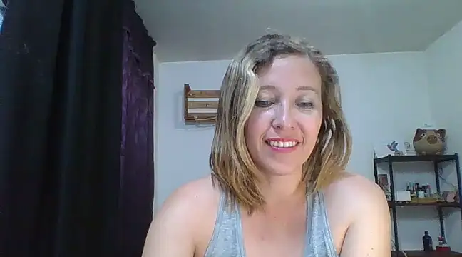 Snapshot of charlott_ponce chatting on 02/11/25, 03:40 charlott ponce online show from 02/11/25, 03:40