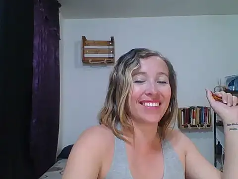 Snapshot of charlott_ponce chatting on 03/22/25, 05:28 charlott ponce online show from 03/22/25, 05:28