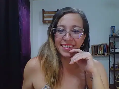 Snapshot of charlott_ponce chatting on 09/09/25, 07:35 charlott ponce online show from 09/09/25, 07:35