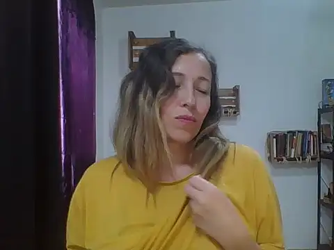 Snapshot of charlott_ponce chatting on 10/10/25, 06:29 charlott ponce online show from 10/10/25, 06:29