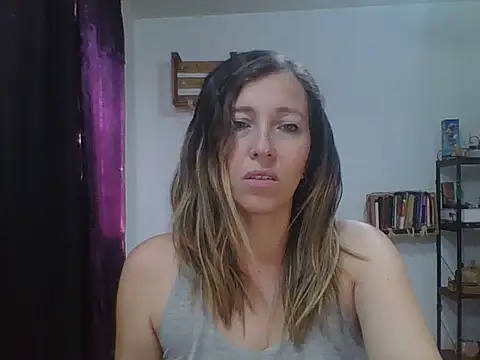 Snapshot of charlott_ponce chatting on 10/14/25, 06:31 charlott ponce online show from 10/14/25, 06:31