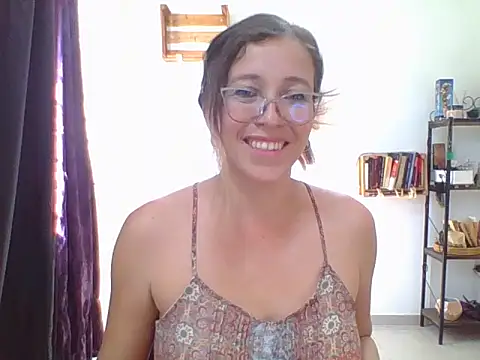 Snapshot of charlott_ponce chatting on 10/28/25, 07:38 charlott ponce online show from 10/28/25, 07:38