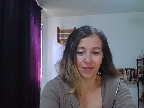 Snapshot of charlott_ponce chatting on 10/30/25, 06:30 charlott ponce online show from 10/30/25, 06:30