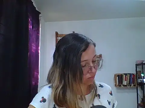 Snapshot of charlott_ponce chatting on 11/04/25, 10:09 charlott ponce online show from 11/04/25, 10:09