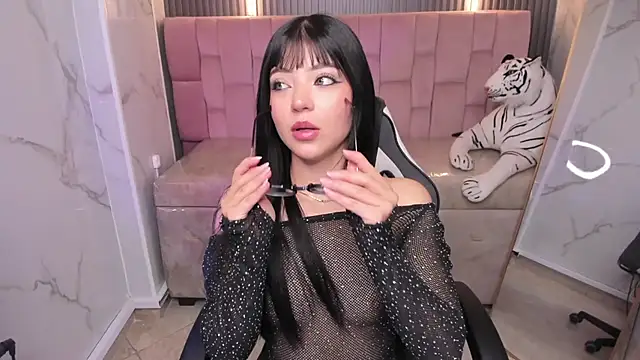  mia collins b  online show from 10/08/25, 01:09