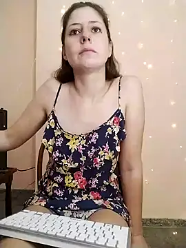 lucecitafantasy2 online show from 03/04/25, 01:49