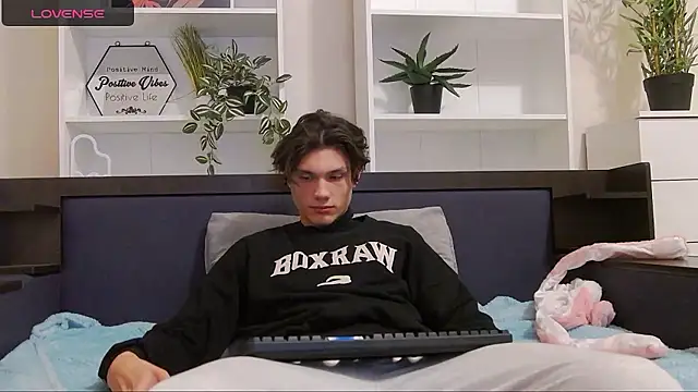 CalvinCay online show from 12/06/24, 08:29