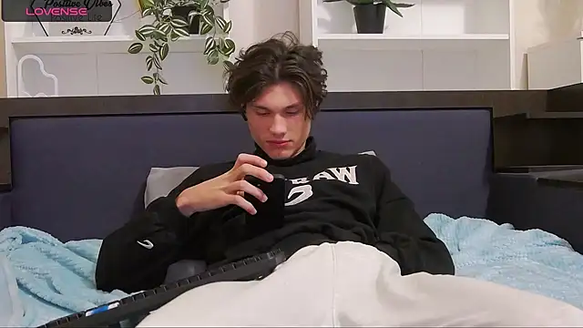 CalvinCay online show from 12/07/24, 12:19