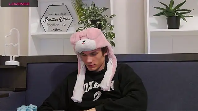 CalvinCay online show from 12/09/24, 08:01