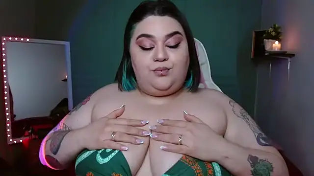 tiffany laurens online show from 12/25/24, 04:54