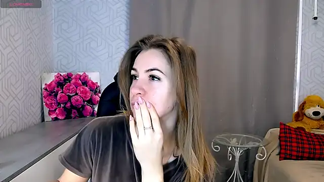 Snapshot of Naughty__Megan chatting on 03/20/25, 09:26 Naughty Megan online show from 03/20/25, 09:26