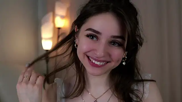 EstherMitchel online show from 01/17/25, 04:06